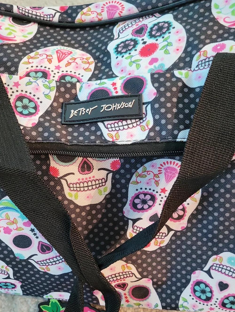 Betsey Johnson-Duffel Bag w/ wheels & handle. BONUS Drawstring Bag - Picture 3 of 6